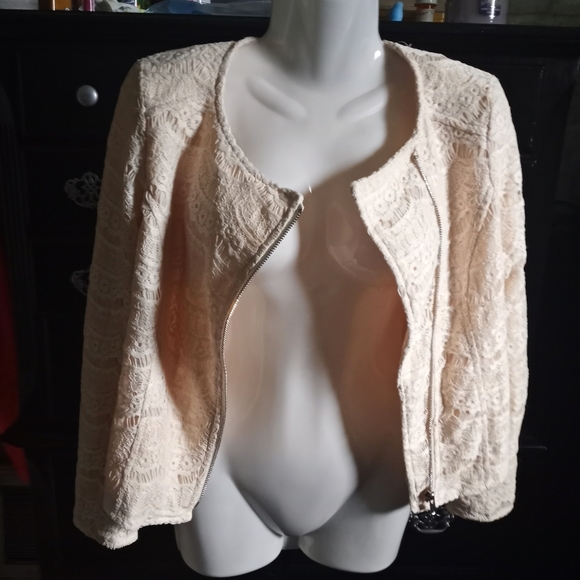Forever 21 Cream Lace Jacket - Picture 2 of 3